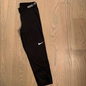 nike pro black capri leggings
